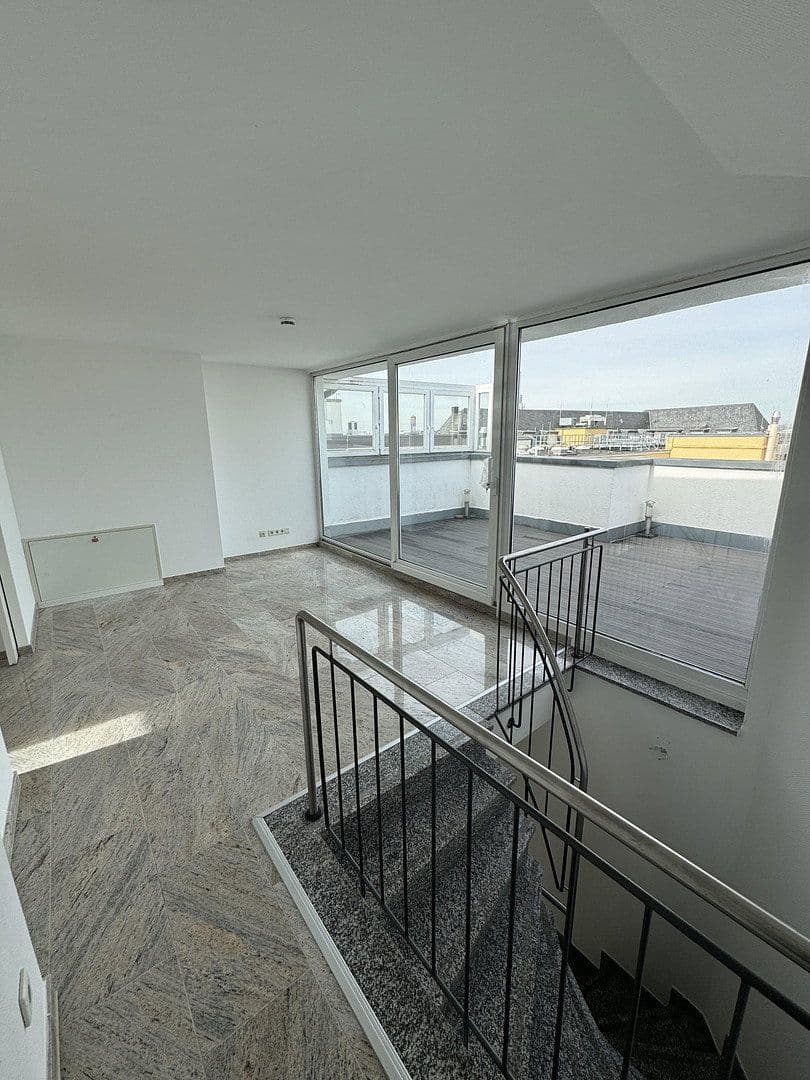 Pronájem bytu 3+kk 123 m², Köln, Severní Porýní-Vestfálsko Pronájem bytu 3+kk 123 m², Köln, Severní Porýní-Vestfálsko