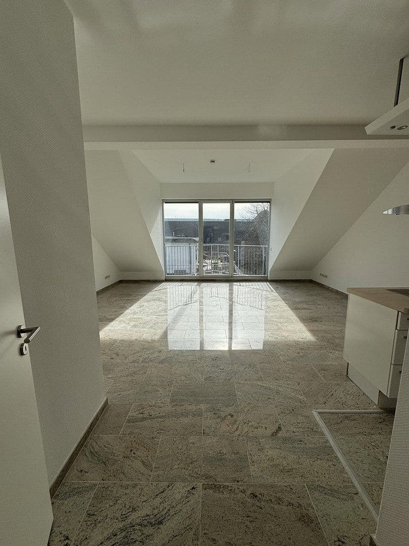 Pronájem bytu 3+kk 123 m², Köln, Severní Porýní-Vestfálsko Pronájem bytu 3+kk 123 m², Köln, Severní Porýní-Vestfálsko