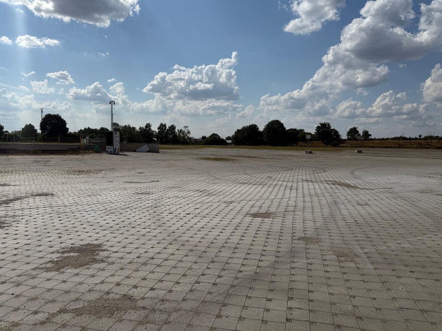 Pronájem pozemku 40.000 m², Meziboř, Sasko-Anhaltsko Pronájem pozemku 40.000 m², Meziboř, Sasko-Anhaltsko