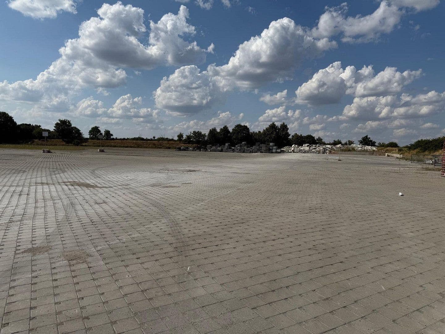 Pronájem pozemku 40.000 m², Meziboř, Sasko-Anhaltsko Pronájem pozemku 40.000 m², Meziboř, Sasko-Anhaltsko