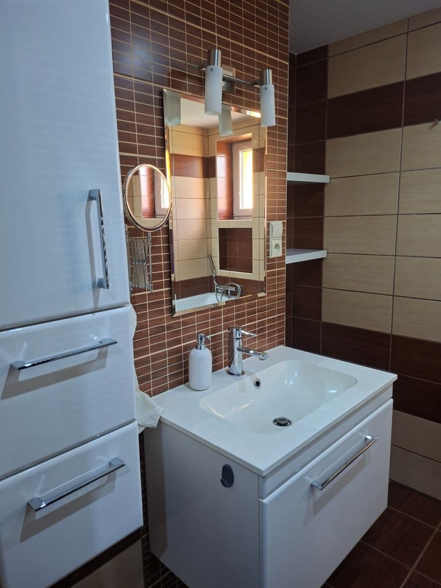 Pronájem bytu 3+1 75 m², Víta Nejedlého, Chrudim, Pardubický kraj Pronájem bytu 3+1 75 m², Víta Nejedlého, Chrudim, Pardubický kraj