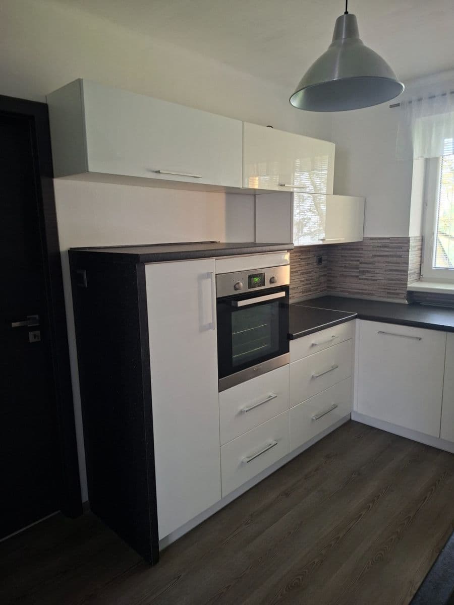 Pronájem bytu 3+1 75 m², Víta Nejedlého, Chrudim, Pardubický kraj Pronájem bytu 3+1 75 m², Víta Nejedlého, Chrudim, Pardubický kraj