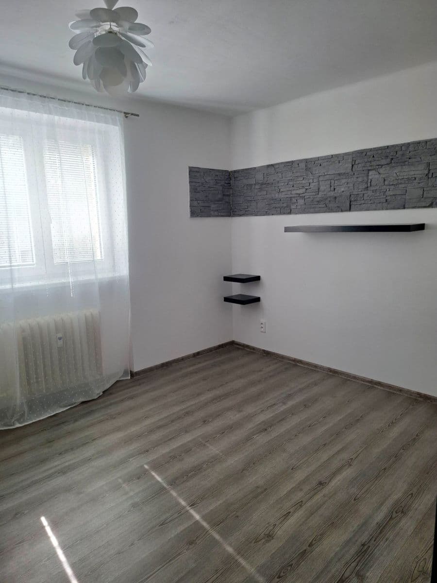 Pronájem bytu 3+1 75 m², Víta Nejedlého, Chrudim, Pardubický kraj Pronájem bytu 3+1 75 m², Víta Nejedlého, Chrudim, Pardubický kraj