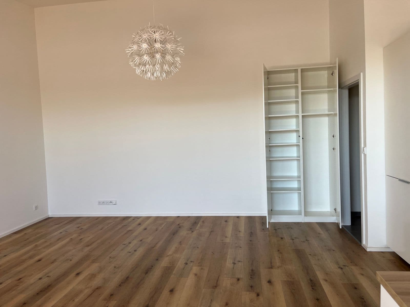 Pronájem bytu 2+kk 80 m², U Náměstí, Dolní Břežany, Středočeský kraj Pronájem bytu 2+kk 80 m², U Náměstí, Dolní Břežany, Středočeský kraj