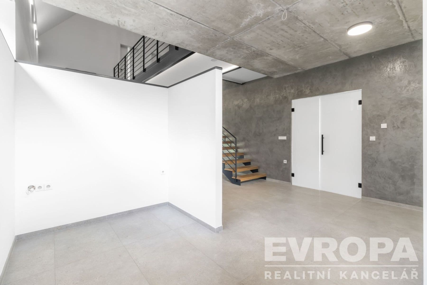 Pronájem domu 202 m², pozemek 348 m², Vinná, Praha, Praha Pronájem domu 202 m², pozemek 348 m², Vinná, Praha, Praha