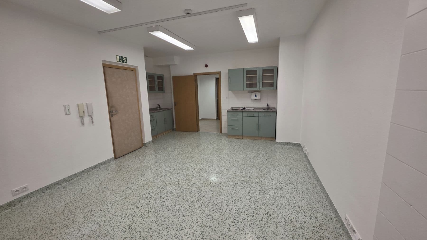 Pronájem nebytového prostoru 50 m², V Zářezu, Praha, Praha Pronájem nebytového prostoru 50 m², V Zářezu, Praha, Praha