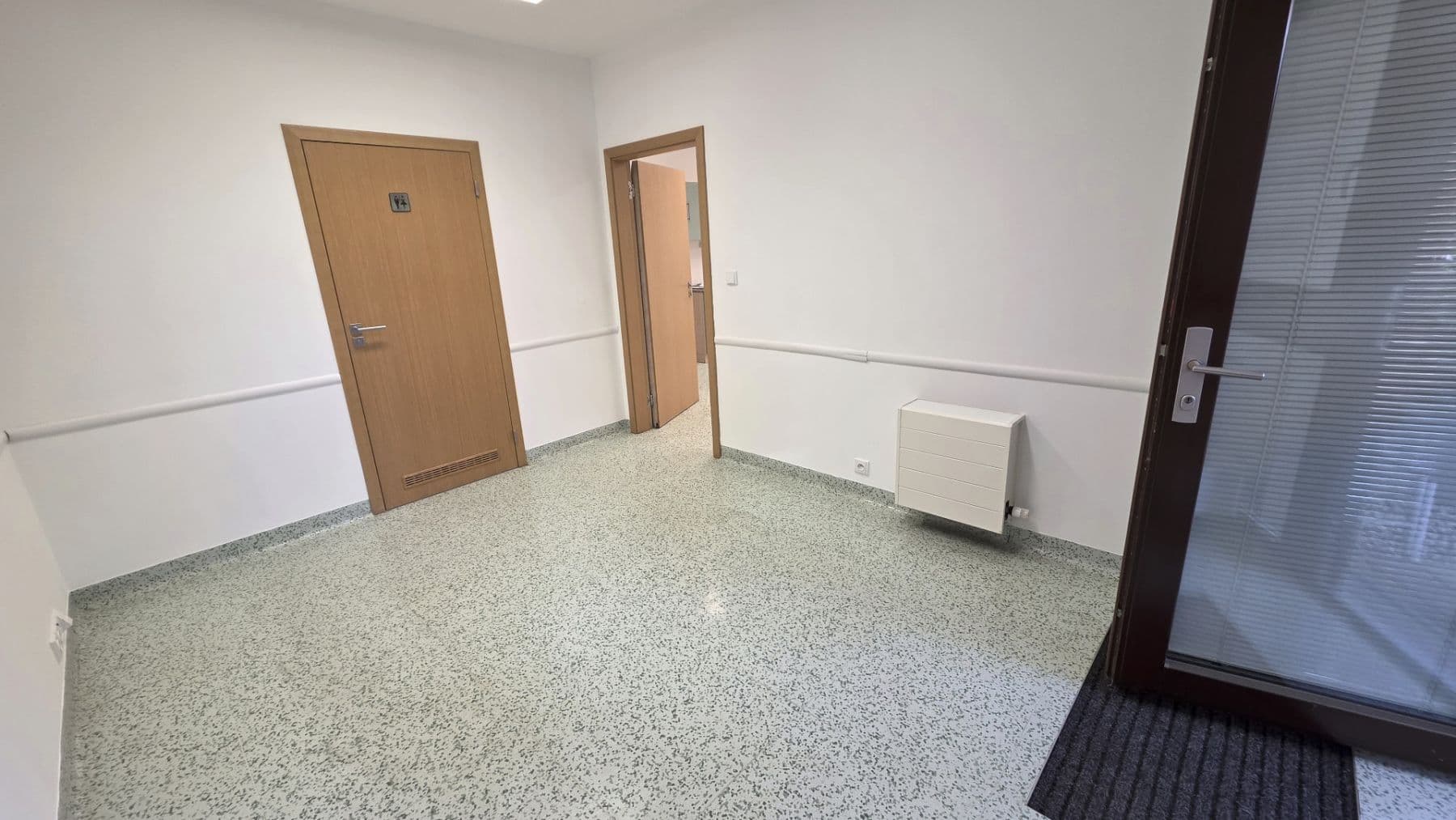 Pronájem nebytového prostoru 50 m², V Zářezu, Praha, Praha Pronájem nebytového prostoru 50 m², V Zářezu, Praha, Praha