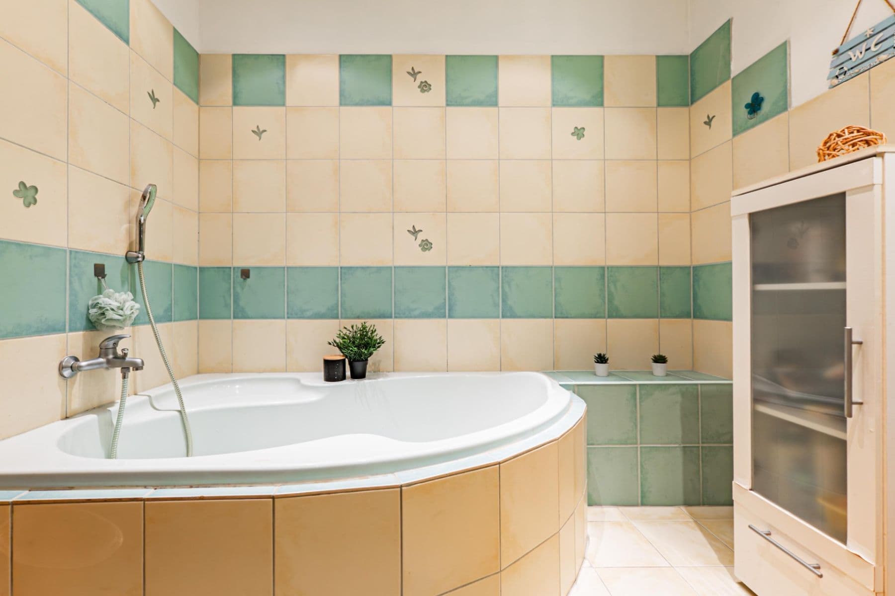 Pronájem bytu 2+1 76 m², nábřeží Jana Palacha, Karlovy Vary, Karlovarský kraj Pronájem bytu 2+1 76 m², nábřeží Jana Palacha, Karlovy Vary, Karlovarský kraj