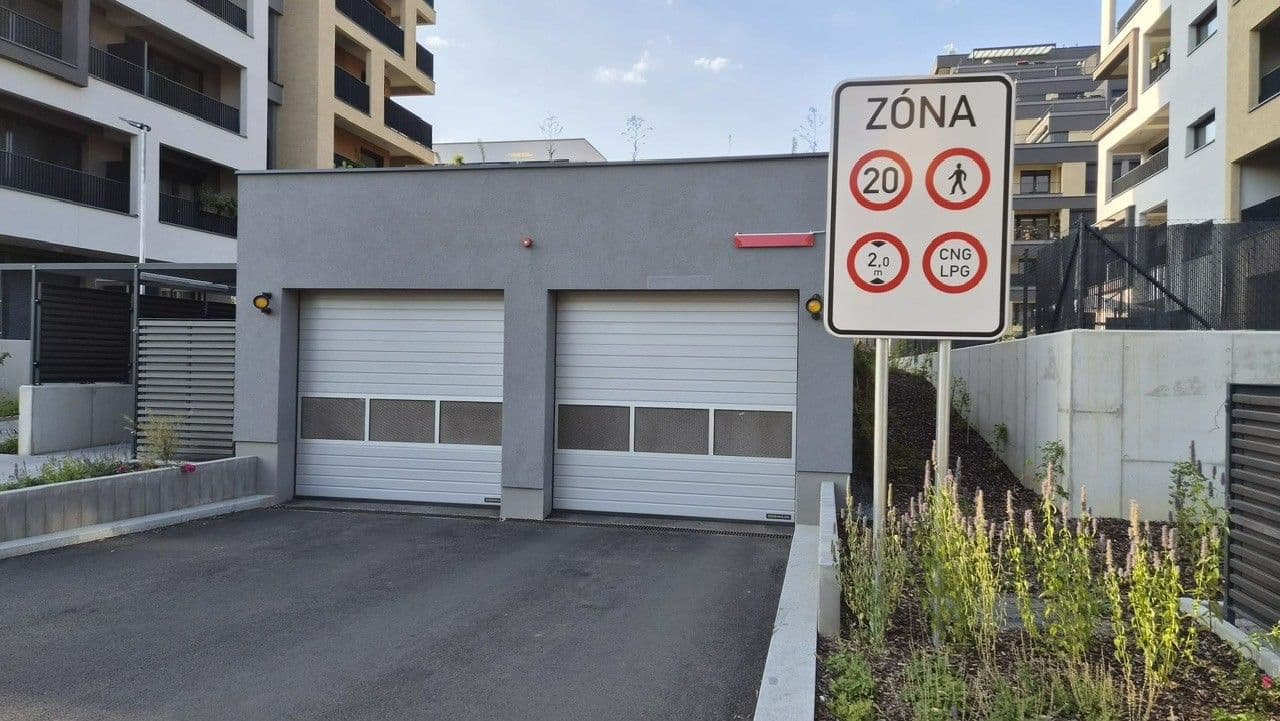 Pronájem garáže 14 m², Poděbradská, Praha, Praha Pronájem garáže 14 m², Poděbradská, Praha, Praha