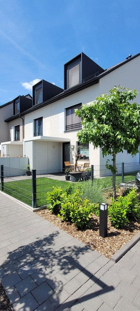 Prodej domu 145 m², pozemek 288 m², Zukowostraße 2, D - 90530 Wendelstein / Bayern, Wendelstein, Bavorsko Prodej domu 145 m², pozemek 288 m², Zukowostraße 2, D - 90530 Wendelstein / Bayern, Wendelstein, Bavorsko