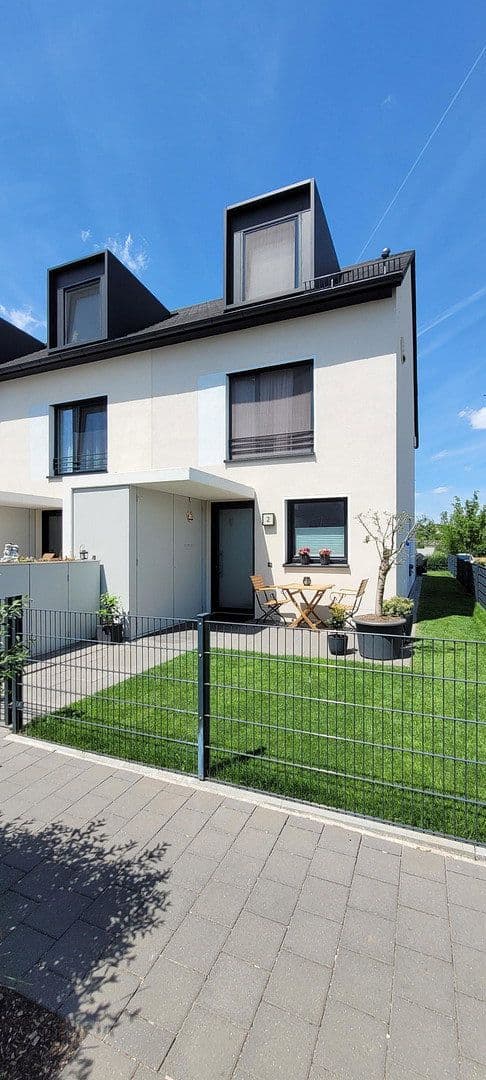 Prodej domu 145 m², pozemek 288 m², Zukowostraße 2, D - 90530 Wendelstein / Bayern, Wendelstein, Bavorsko Prodej domu 145 m², pozemek 288 m², Zukowostraße 2, D - 90530 Wendelstein / Bayern, Wendelstein, Bavorsko