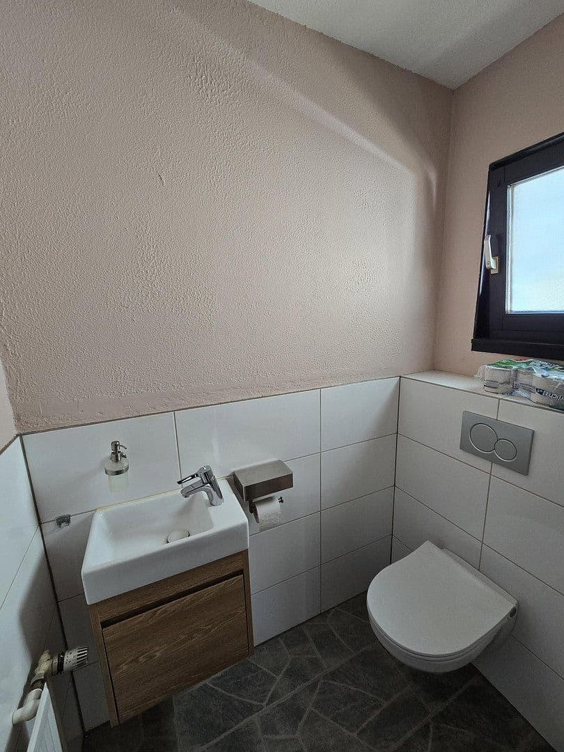 Prodej domu 236 m², pozemek 571 m², Am Sträßel 17, Lustadt, Porýní-Falc Prodej domu 236 m², pozemek 571 m², Am Sträßel 17, Lustadt, Porýní-Falc