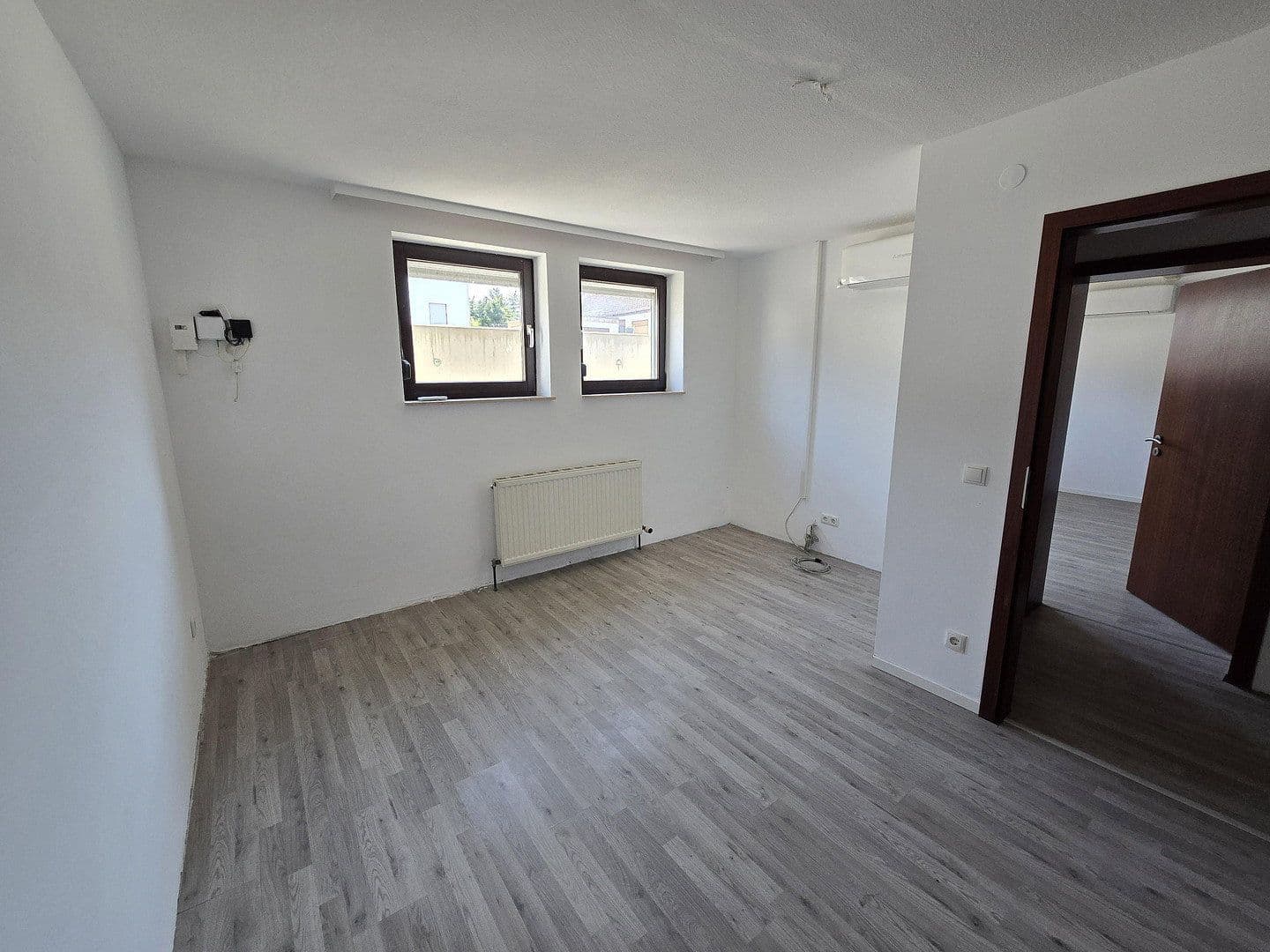 Prodej domu 236 m², pozemek 571 m², Am Sträßel 17, Lustadt, Porýní-Falc Prodej domu 236 m², pozemek 571 m², Am Sträßel 17, Lustadt, Porýní-Falc