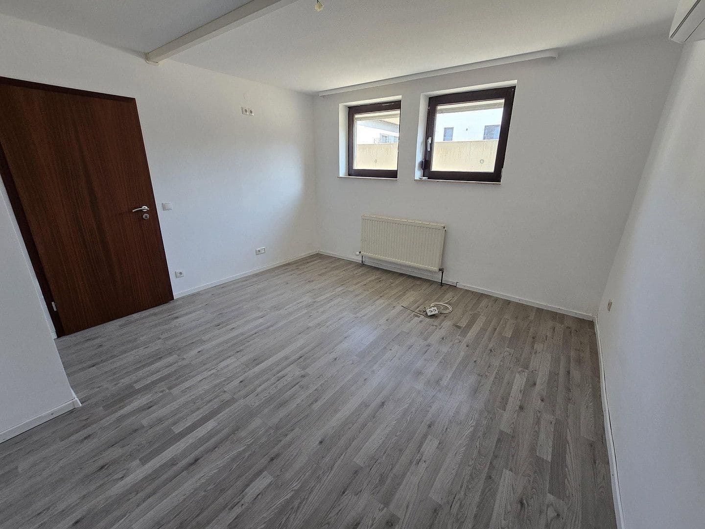 Prodej domu 236 m², pozemek 571 m², Am Sträßel 17, Lustadt, Porýní-Falc Prodej domu 236 m², pozemek 571 m², Am Sträßel 17, Lustadt, Porýní-Falc