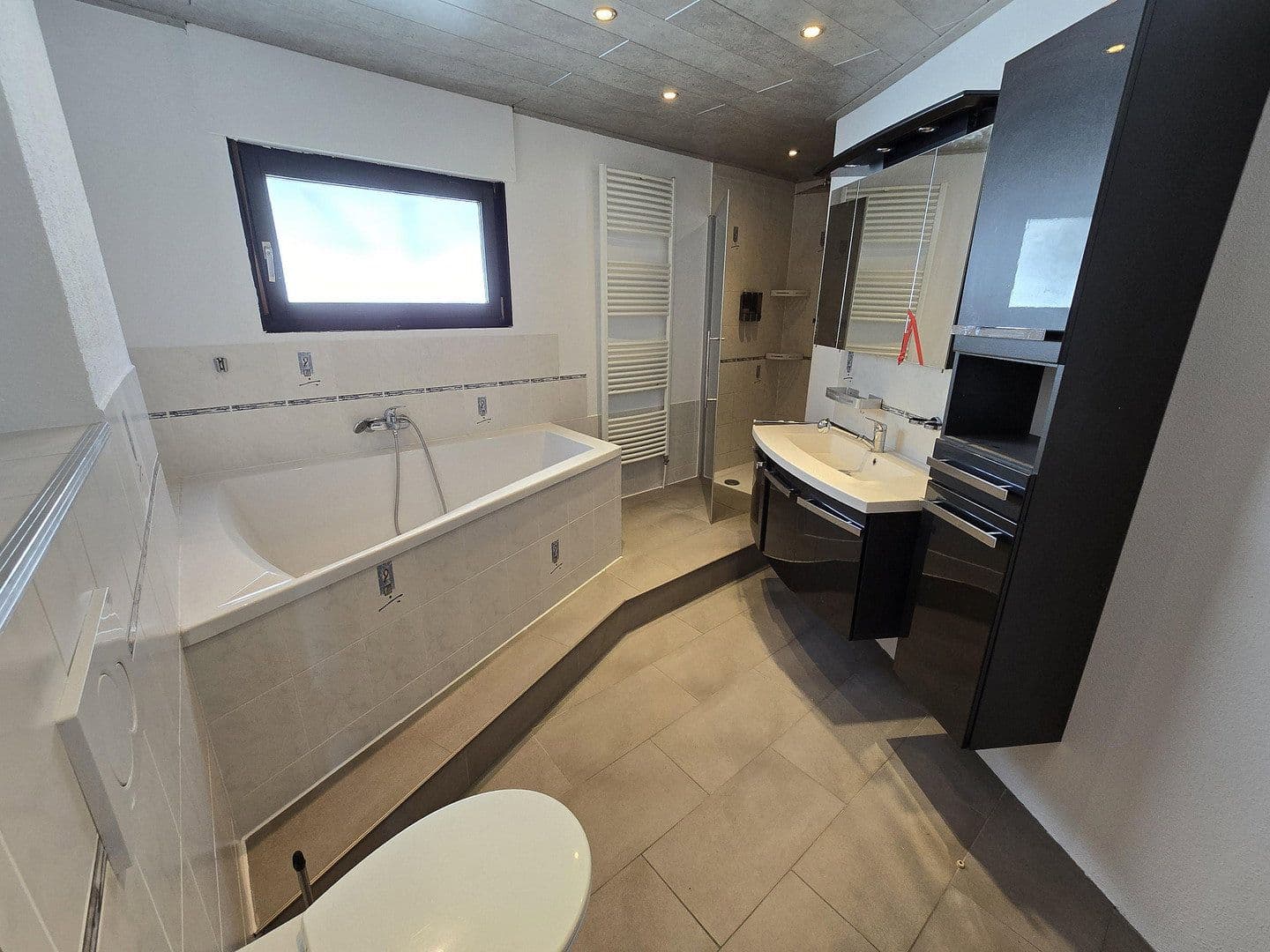 Prodej domu 236 m², pozemek 571 m², Am Sträßel 17, Lustadt, Porýní-Falc Prodej domu 236 m², pozemek 571 m², Am Sträßel 17, Lustadt, Porýní-Falc