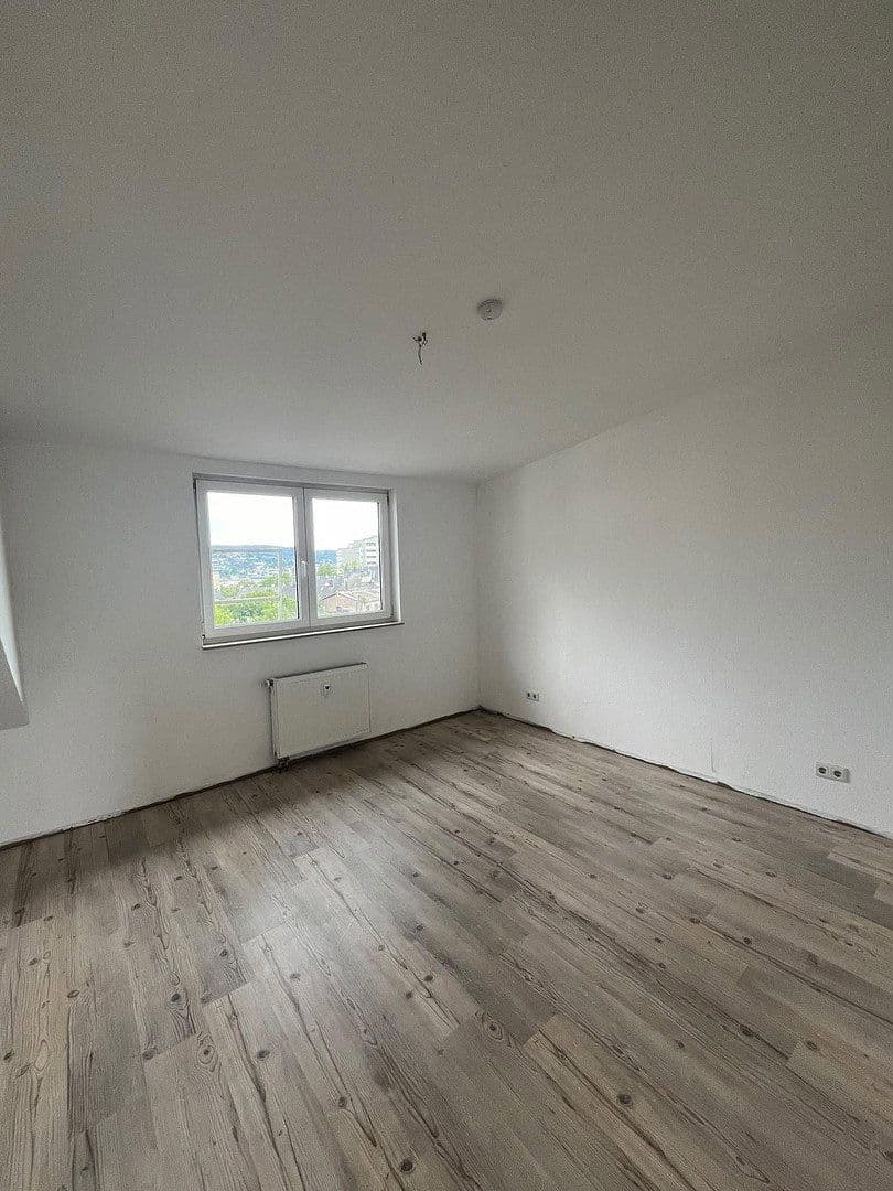 Pronájem bytu 4+1 97 m², Klimmweg 10, Wuppertal, Severní Porýní-Vestfálsko Pronájem bytu 4+1 97 m², Klimmweg 10, Wuppertal, Severní Porýní-Vestfálsko