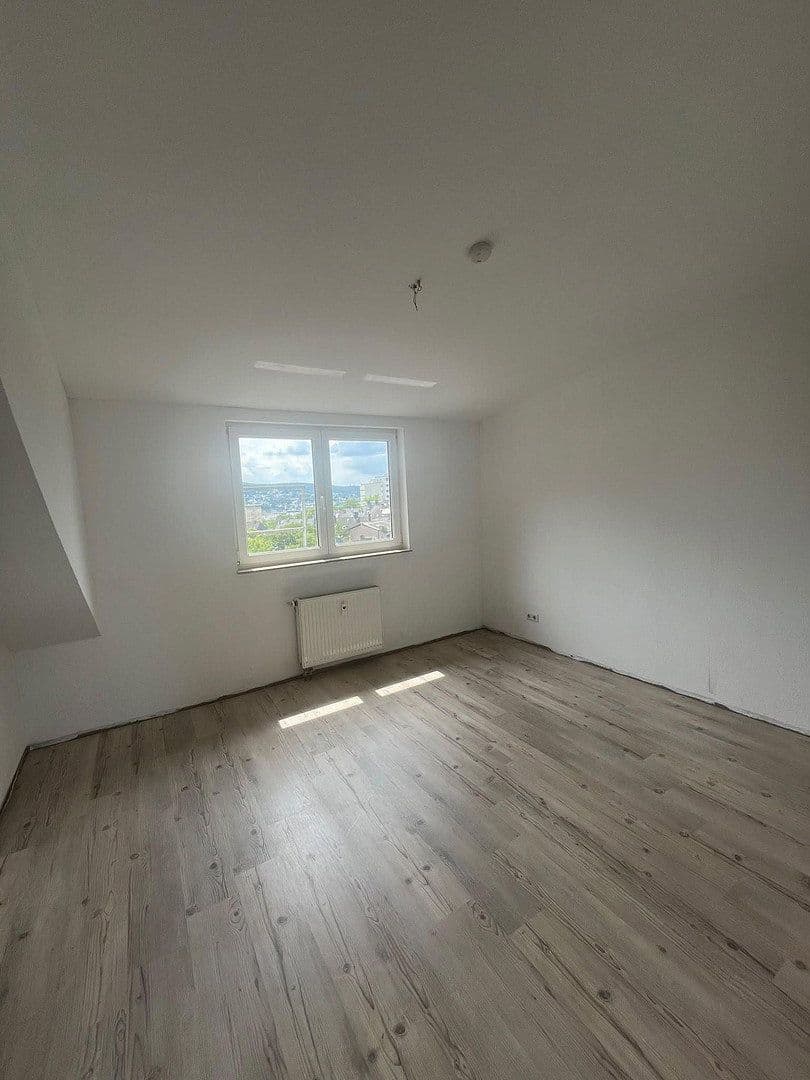 Pronájem bytu 4+1 97 m², Klimmweg 10, Wuppertal, Severní Porýní-Vestfálsko Pronájem bytu 4+1 97 m², Klimmweg 10, Wuppertal, Severní Porýní-Vestfálsko