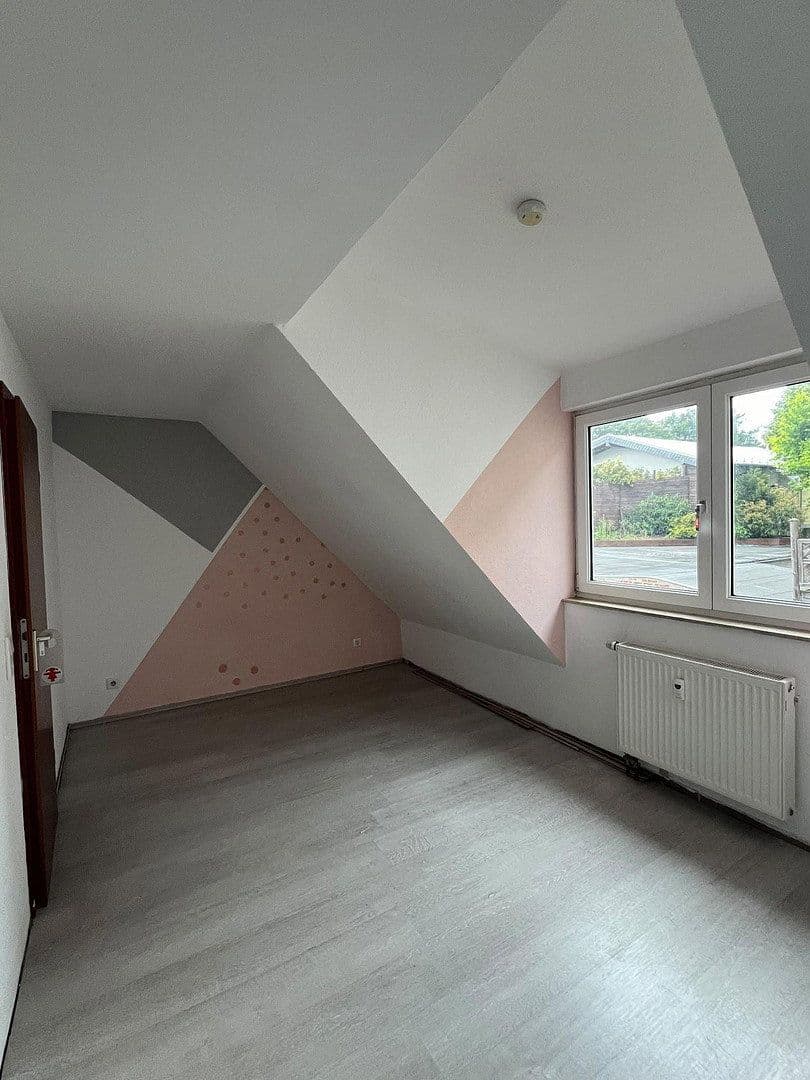 Pronájem bytu 4+1 97 m², Klimmweg 10, Wuppertal, Severní Porýní-Vestfálsko Pronájem bytu 4+1 97 m², Klimmweg 10, Wuppertal, Severní Porýní-Vestfálsko