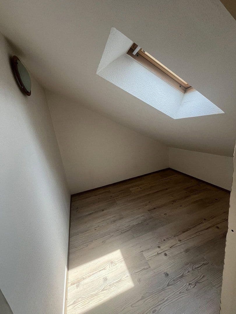 Pronájem bytu 4+1 97 m², Klimmweg 10, Wuppertal, Severní Porýní-Vestfálsko Pronájem bytu 4+1 97 m², Klimmweg 10, Wuppertal, Severní Porýní-Vestfálsko