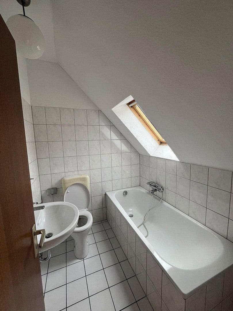 Pronájem bytu 4+1 97 m², Klimmweg 10, Wuppertal, Severní Porýní-Vestfálsko Pronájem bytu 4+1 97 m², Klimmweg 10, Wuppertal, Severní Porýní-Vestfálsko