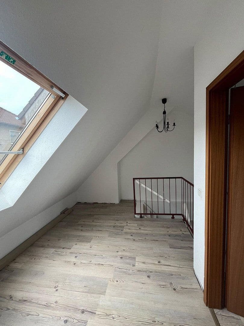 Pronájem bytu 4+1 97 m², Klimmweg 10, Wuppertal, Severní Porýní-Vestfálsko Pronájem bytu 4+1 97 m², Klimmweg 10, Wuppertal, Severní Porýní-Vestfálsko