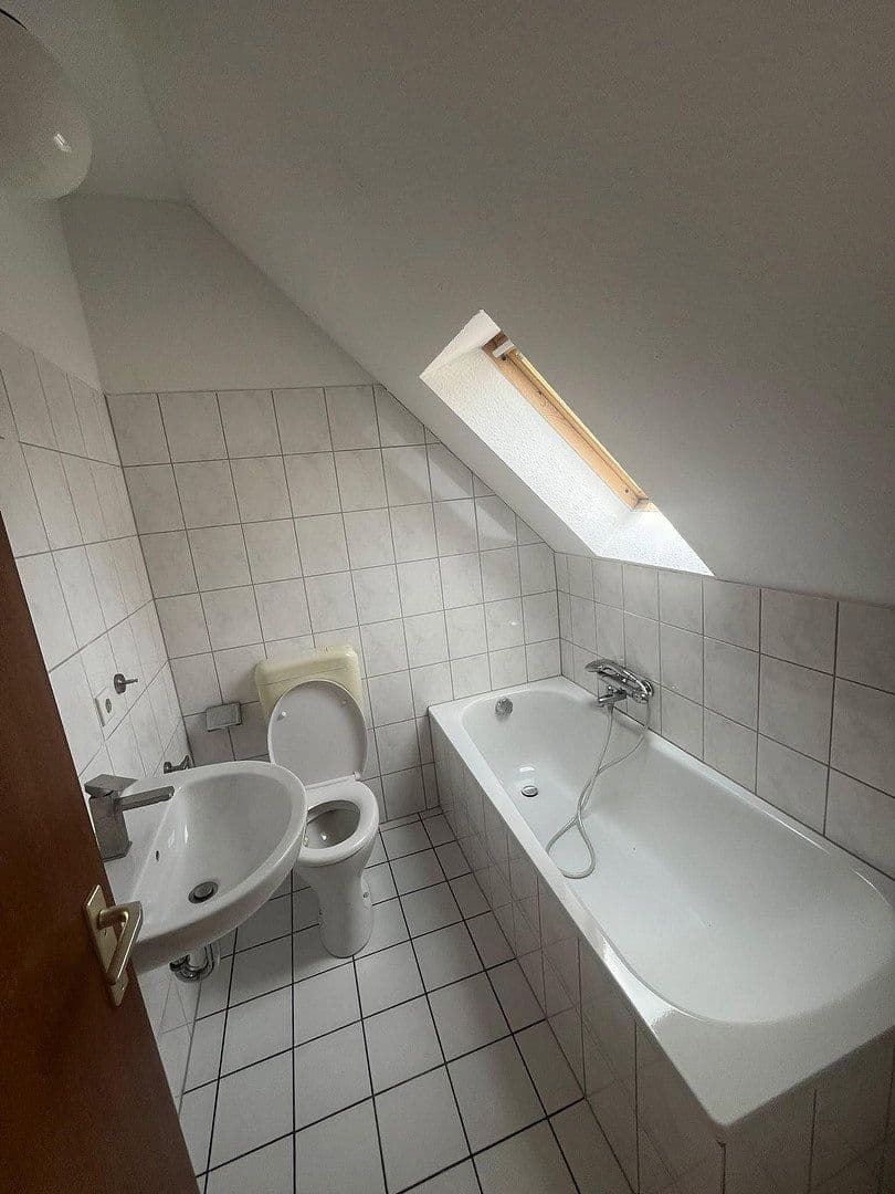 Pronájem bytu 4+1 97 m², Klimmweg 10, Wuppertal, Severní Porýní-Vestfálsko Pronájem bytu 4+1 97 m², Klimmweg 10, Wuppertal, Severní Porýní-Vestfálsko