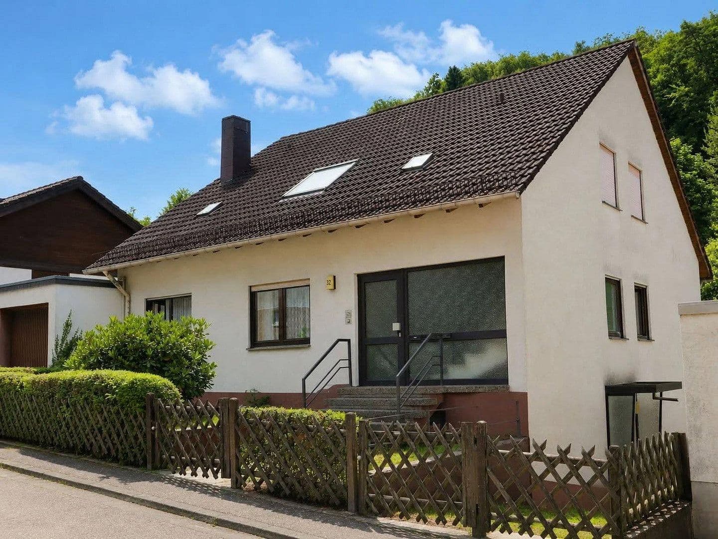 Prodej domu 182 m², pozemek 548 m², Finsterbachstraße 32, Pirmasens, Porýní-Falc Prodej domu 182 m², pozemek 548 m², Finsterbachstraße 32, Pirmasens, Porýní-Falc