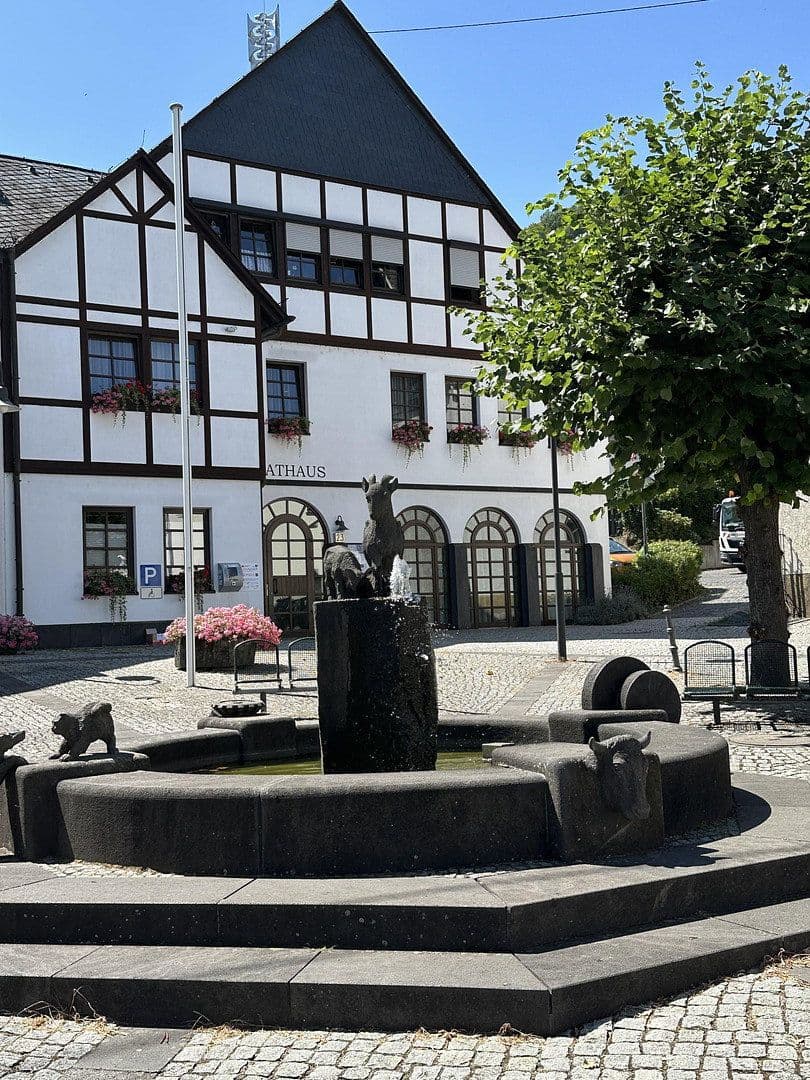 Pronájem bytu 4+1 110 m², Josef-Leusch-Straße 23, Brohl-Lützing, Porýní-Falc Pronájem bytu 4+1 110 m², Josef-Leusch-Straße 23, Brohl-Lützing, Porýní-Falc