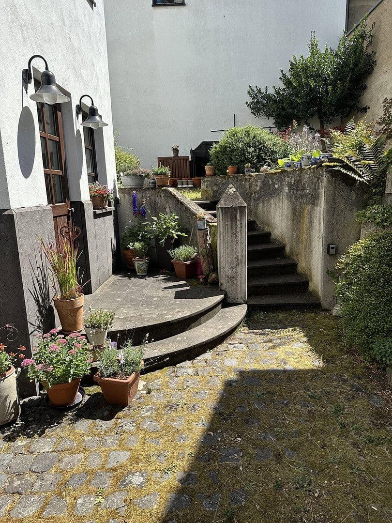 Pronájem bytu 4+1 110 m², Josef-Leusch-Straße 23, Brohl-Lützing, Porýní-Falc Pronájem bytu 4+1 110 m², Josef-Leusch-Straße 23, Brohl-Lützing, Porýní-Falc