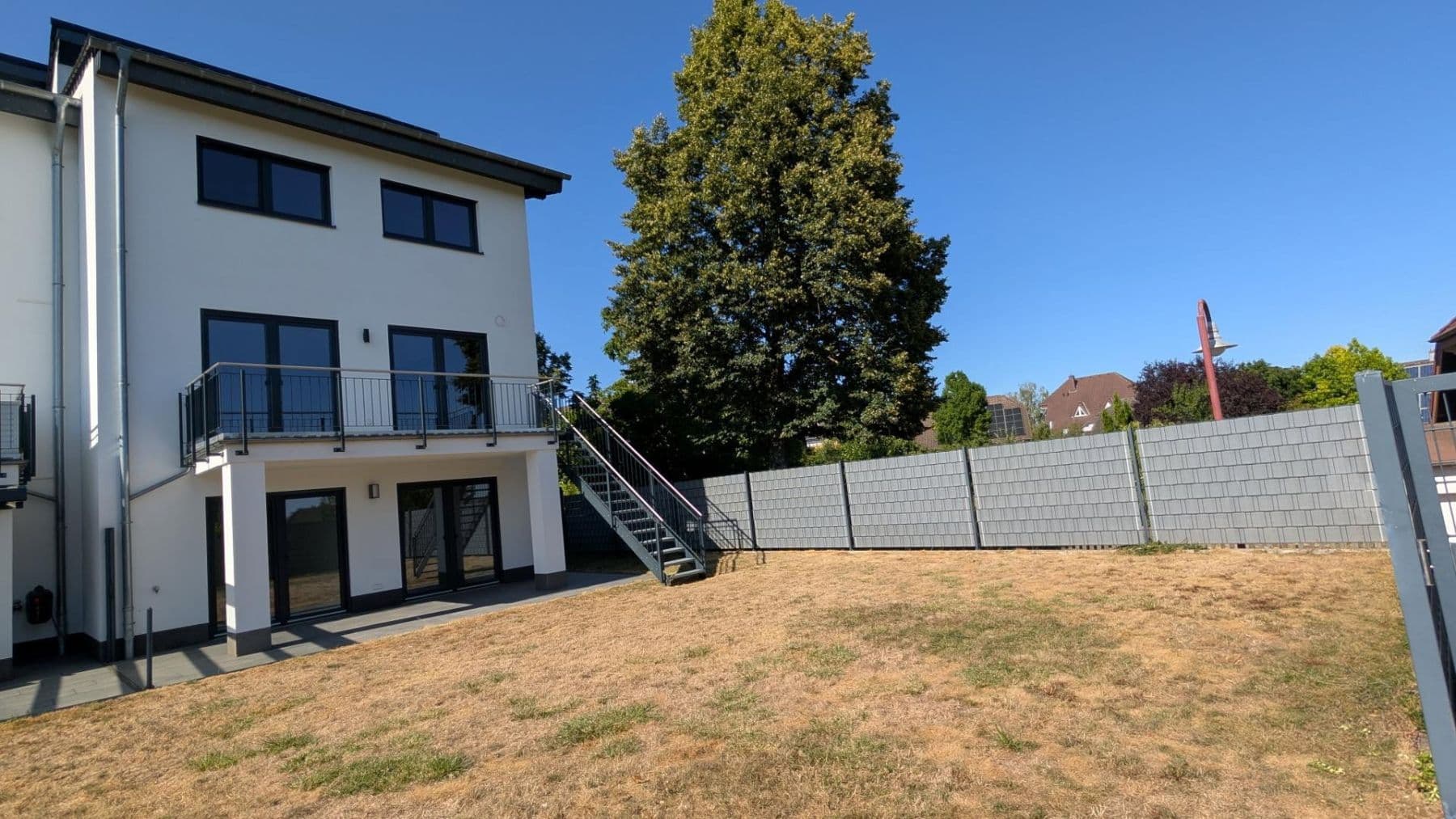 Prodej domu 209 m², pozemek 374 m², Polch, Porýní-Falc Prodej domu 209 m², pozemek 374 m², Polch, Porýní-Falc