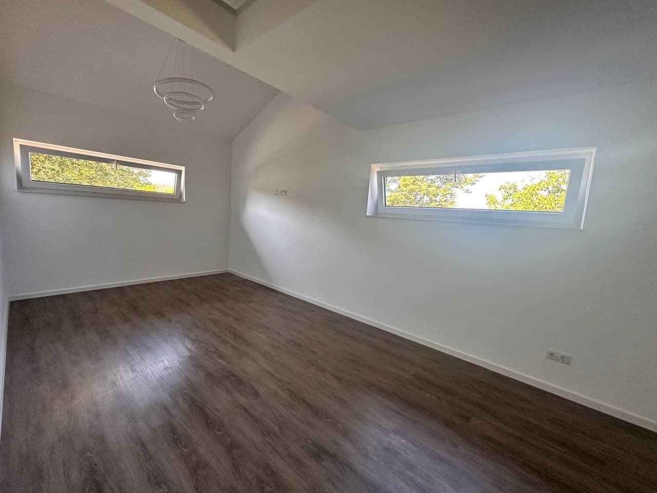 Prodej domu 209 m², pozemek 374 m², Polch, Porýní-Falc Prodej domu 209 m², pozemek 374 m², Polch, Porýní-Falc