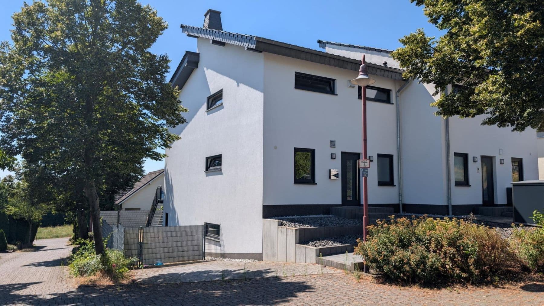 Prodej domu 209 m², pozemek 374 m², Polch, Porýní-Falc Prodej domu 209 m², pozemek 374 m², Polch, Porýní-Falc