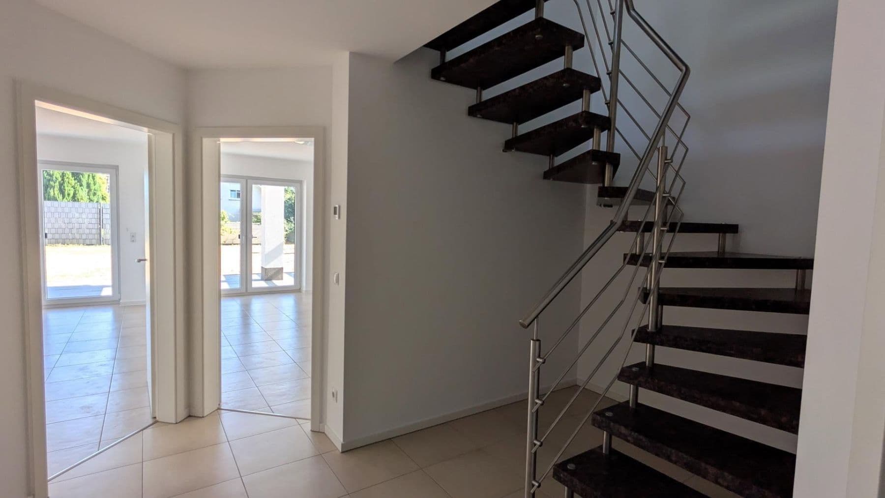 Prodej domu 209 m², pozemek 374 m², Polch, Porýní-Falc Prodej domu 209 m², pozemek 374 m², Polch, Porýní-Falc