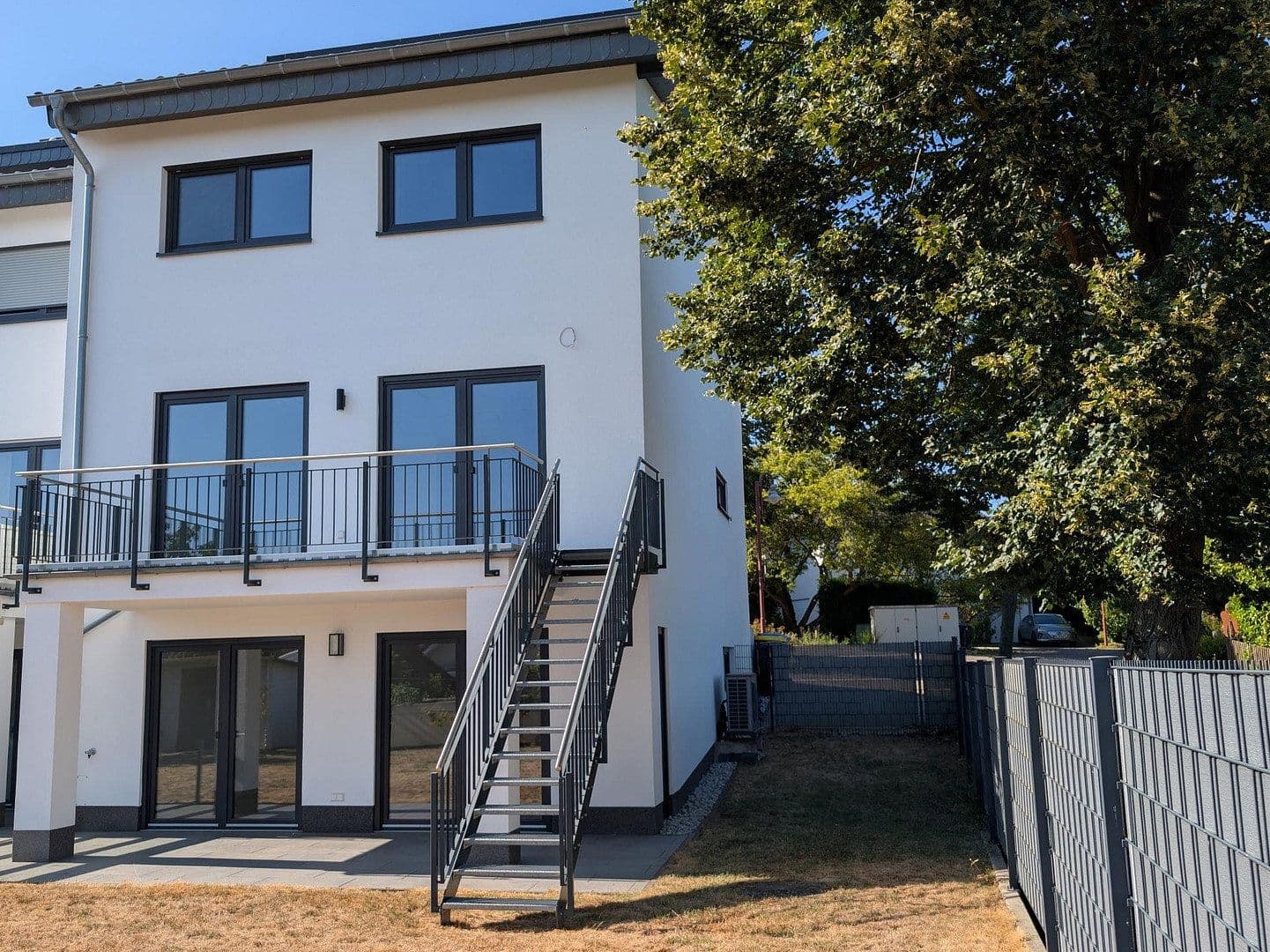 Prodej domu 209 m², pozemek 374 m², Polch, Porýní-Falc Prodej domu 209 m², pozemek 374 m², Polch, Porýní-Falc