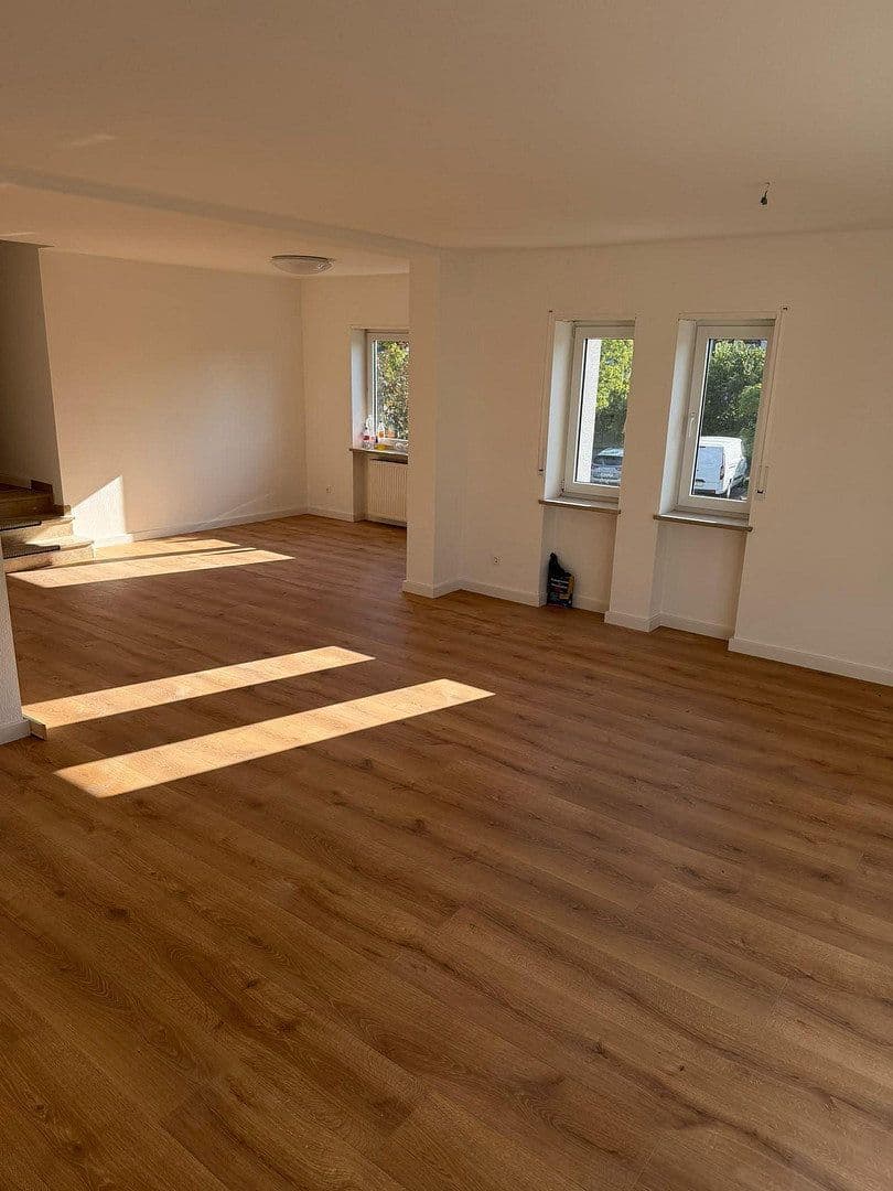 Pronájem bytu 4+1 100 m², Finkenweg, Elsenfeld, Bavorsko Pronájem bytu 4+1 100 m², Finkenweg, Elsenfeld, Bavorsko
