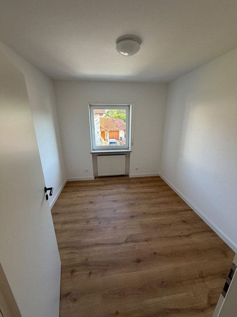 Pronájem bytu 4+1 100 m², Finkenweg, Elsenfeld, Bavorsko Pronájem bytu 4+1 100 m², Finkenweg, Elsenfeld, Bavorsko