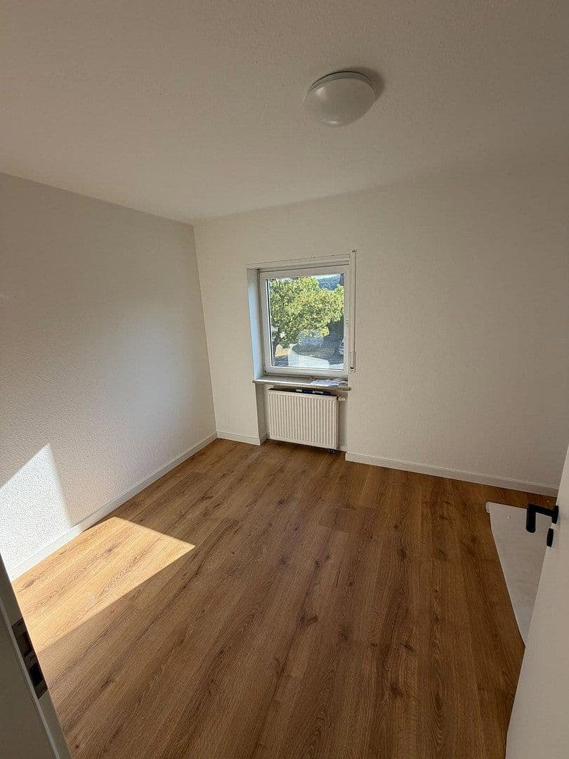 Pronájem bytu 4+1 100 m², Finkenweg, Elsenfeld, Bavorsko Pronájem bytu 4+1 100 m², Finkenweg, Elsenfeld, Bavorsko