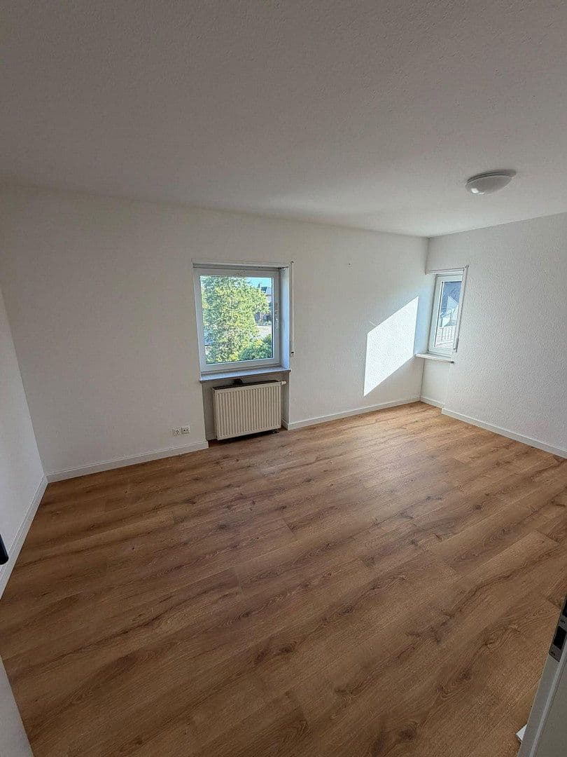 Pronájem bytu 4+1 100 m², Finkenweg, Elsenfeld, Bavorsko Pronájem bytu 4+1 100 m², Finkenweg, Elsenfeld, Bavorsko