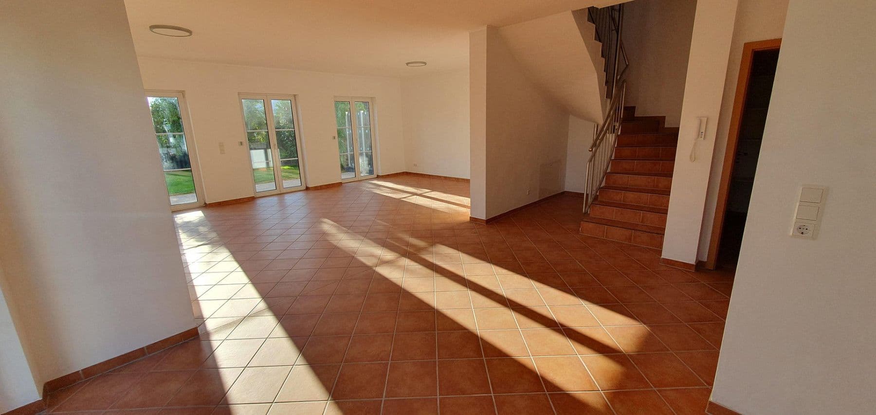 Prodej domu 180 m², pozemek 325 m², Bruchmühlbach-Miesau, Porýní-Falc Prodej domu 180 m², pozemek 325 m², Bruchmühlbach-Miesau, Porýní-Falc