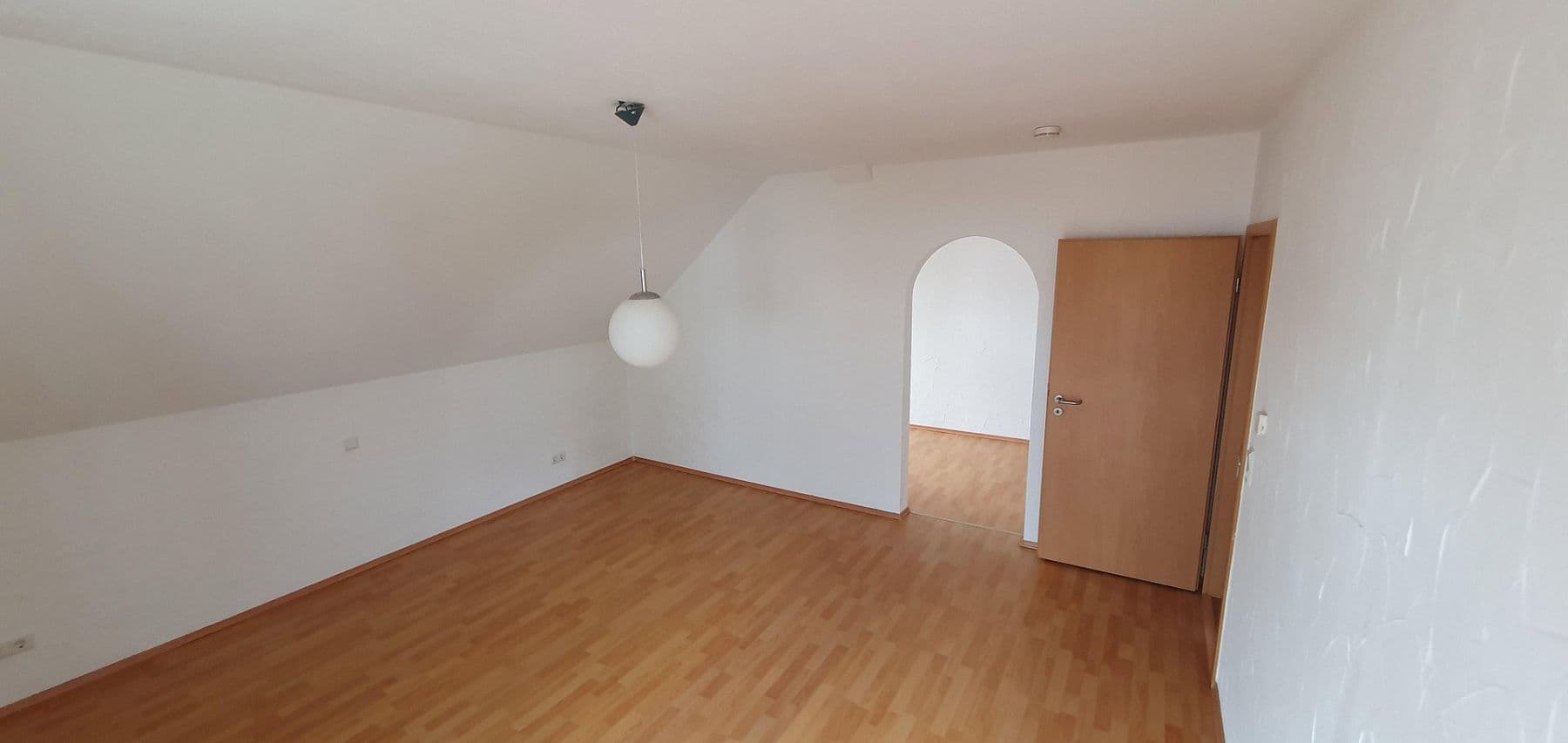 Prodej domu 180 m², pozemek 325 m², Bruchmühlbach-Miesau, Porýní-Falc Prodej domu 180 m², pozemek 325 m², Bruchmühlbach-Miesau, Porýní-Falc