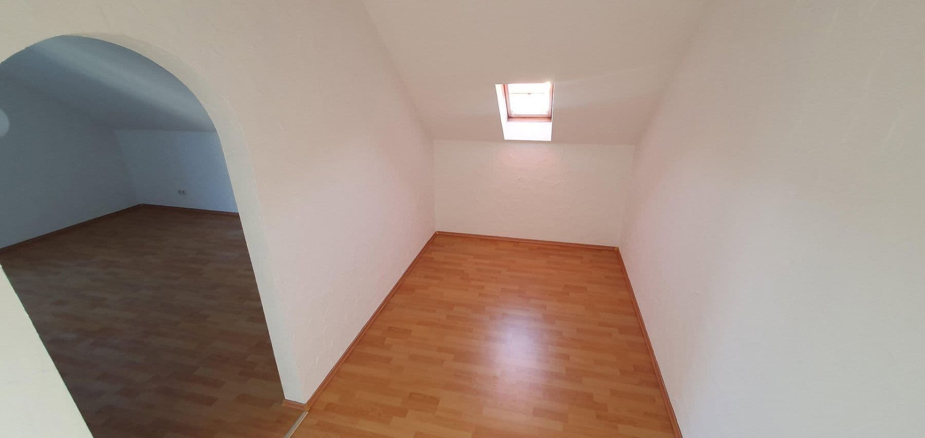 Prodej domu 180 m², pozemek 325 m², Bruchmühlbach-Miesau, Porýní-Falc Prodej domu 180 m², pozemek 325 m², Bruchmühlbach-Miesau, Porýní-Falc