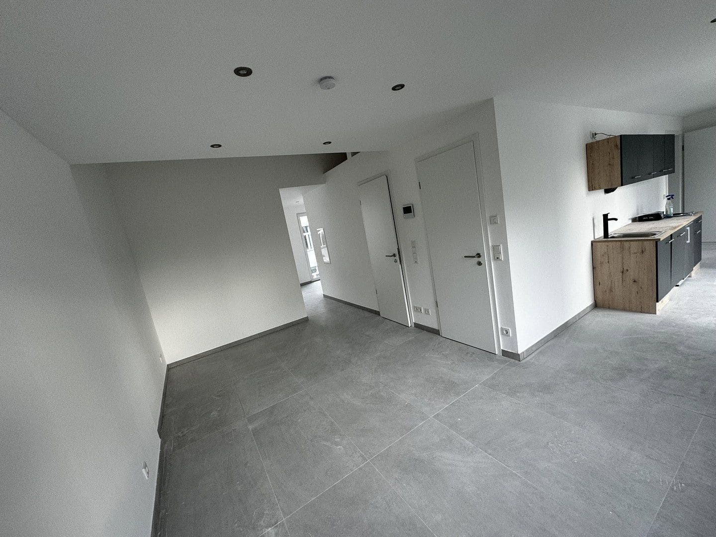 Pronájem bytu 1+1 70 m², Düsseldorfer Strasse 3, Köln, Severní Porýní-Vestfálsko Pronájem bytu 1+1 70 m², Düsseldorfer Strasse 3, Köln, Severní Porýní-Vestfálsko