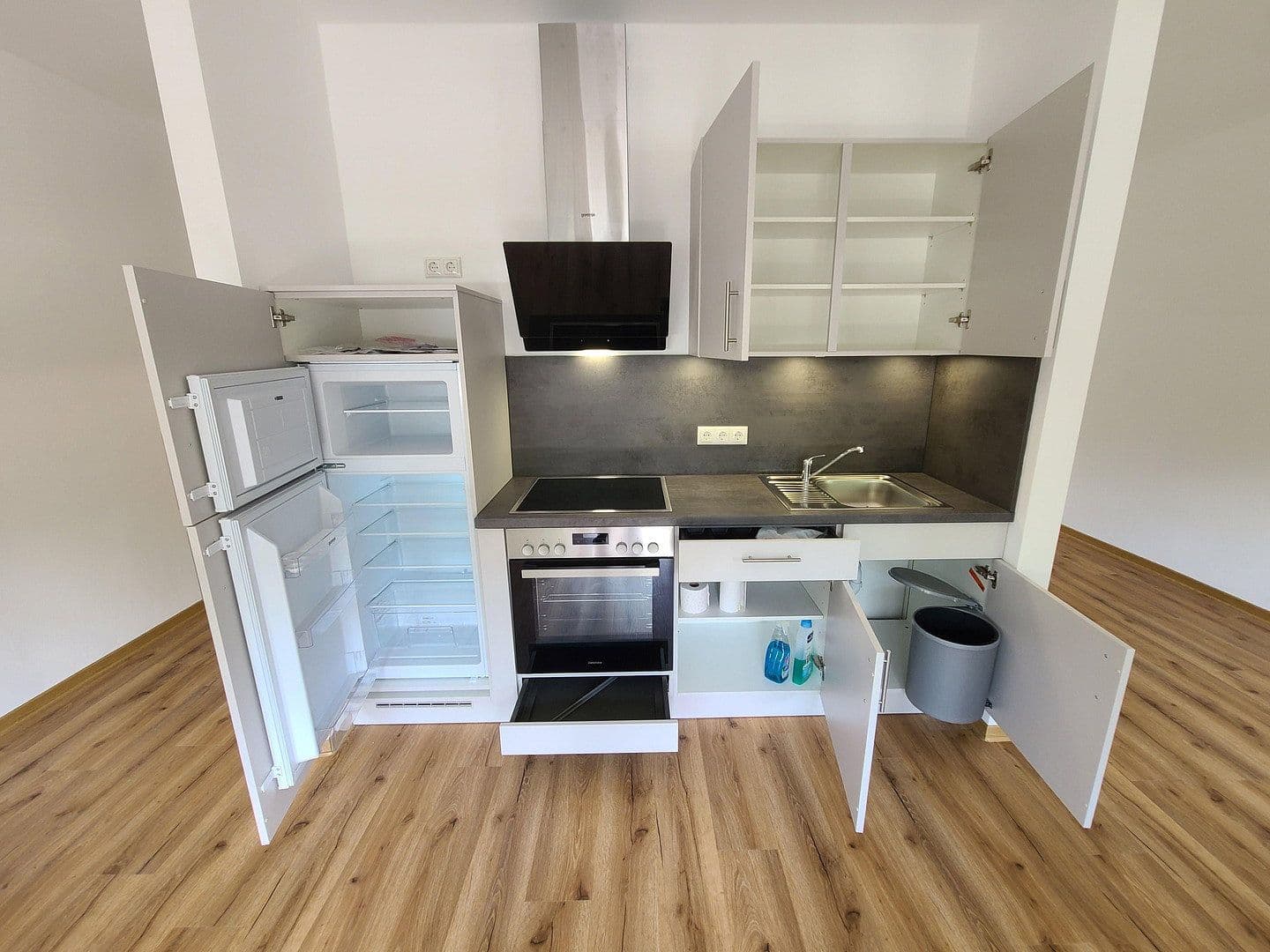 Pronájem bytu 1+kk 36 m², Egerer Str. 30, Valdsasy, Bavorsko Pronájem bytu 1+kk 36 m², Egerer Str. 30, Valdsasy, Bavorsko