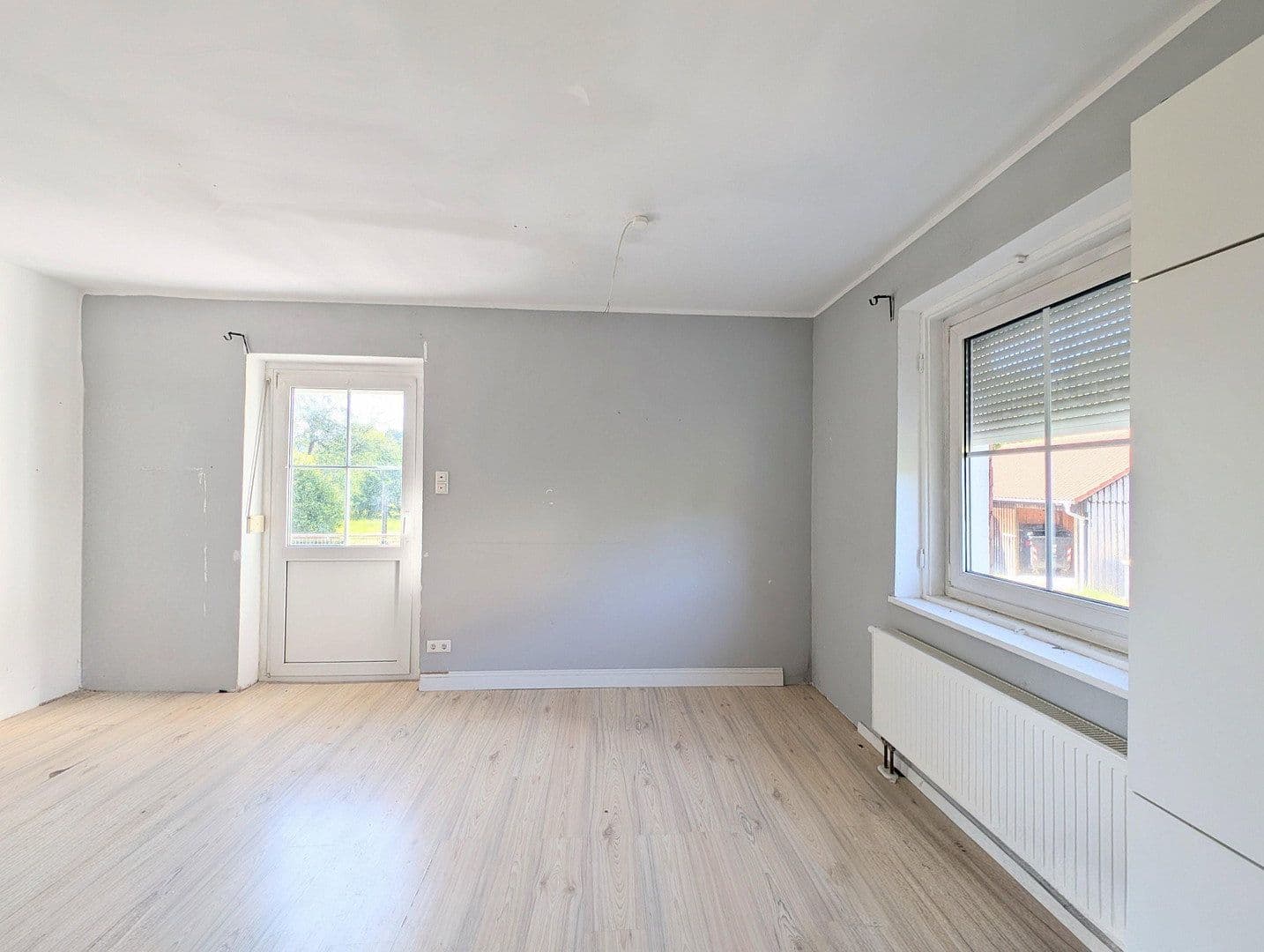Prodej domu 250 m², pozemek 2.371 m², Schwabmüncher Str. 8, Mittelneufnach, Bavorsko Prodej domu 250 m², pozemek 2.371 m², Schwabmüncher Str. 8, Mittelneufnach, Bavorsko