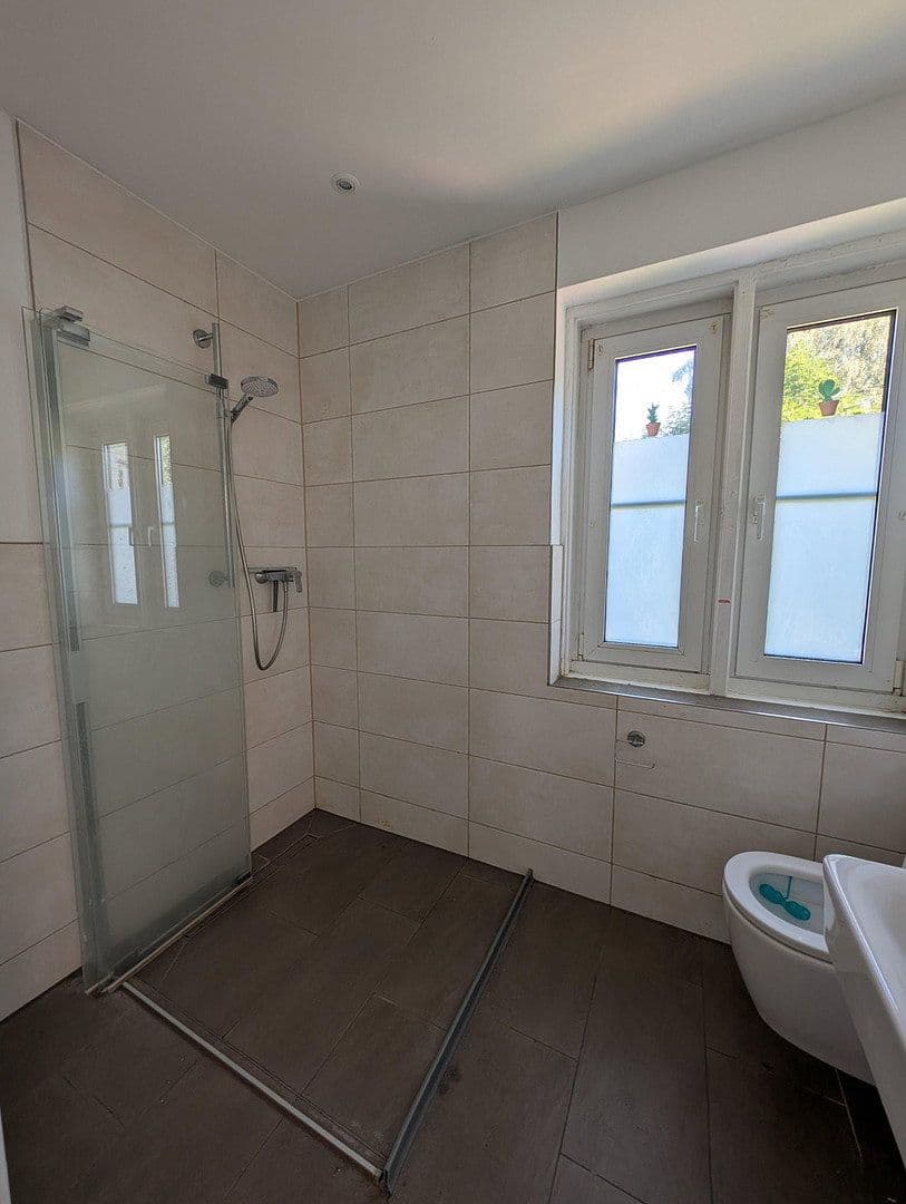 Prodej domu 250 m², pozemek 2.371 m², Schwabmüncher Str. 8, Mittelneufnach, Bavorsko Prodej domu 250 m², pozemek 2.371 m², Schwabmüncher Str. 8, Mittelneufnach, Bavorsko