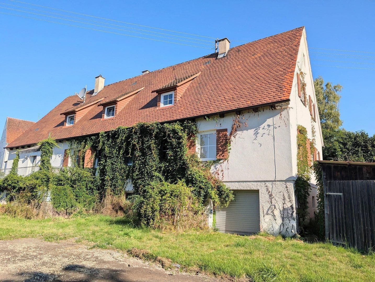 Prodej domu 250 m², pozemek 2.371 m², Schwabmüncher Str. 8, Mittelneufnach, Bavorsko Prodej domu 250 m², pozemek 2.371 m², Schwabmüncher Str. 8, Mittelneufnach, Bavorsko
