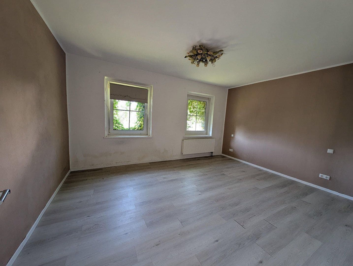 Prodej domu 250 m², pozemek 2.371 m², Schwabmüncher Str. 8, Mittelneufnach, Bavorsko Prodej domu 250 m², pozemek 2.371 m², Schwabmüncher Str. 8, Mittelneufnach, Bavorsko