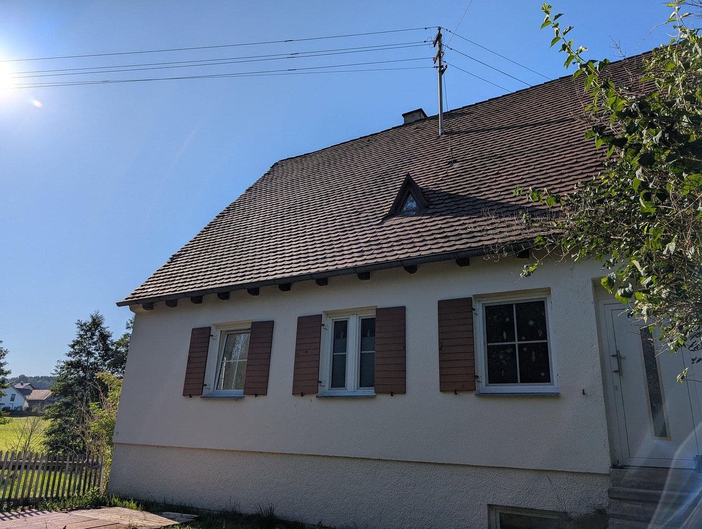 Prodej domu 250 m², pozemek 2.371 m², Schwabmüncher Str. 8, Mittelneufnach, Bavorsko Prodej domu 250 m², pozemek 2.371 m², Schwabmüncher Str. 8, Mittelneufnach, Bavorsko