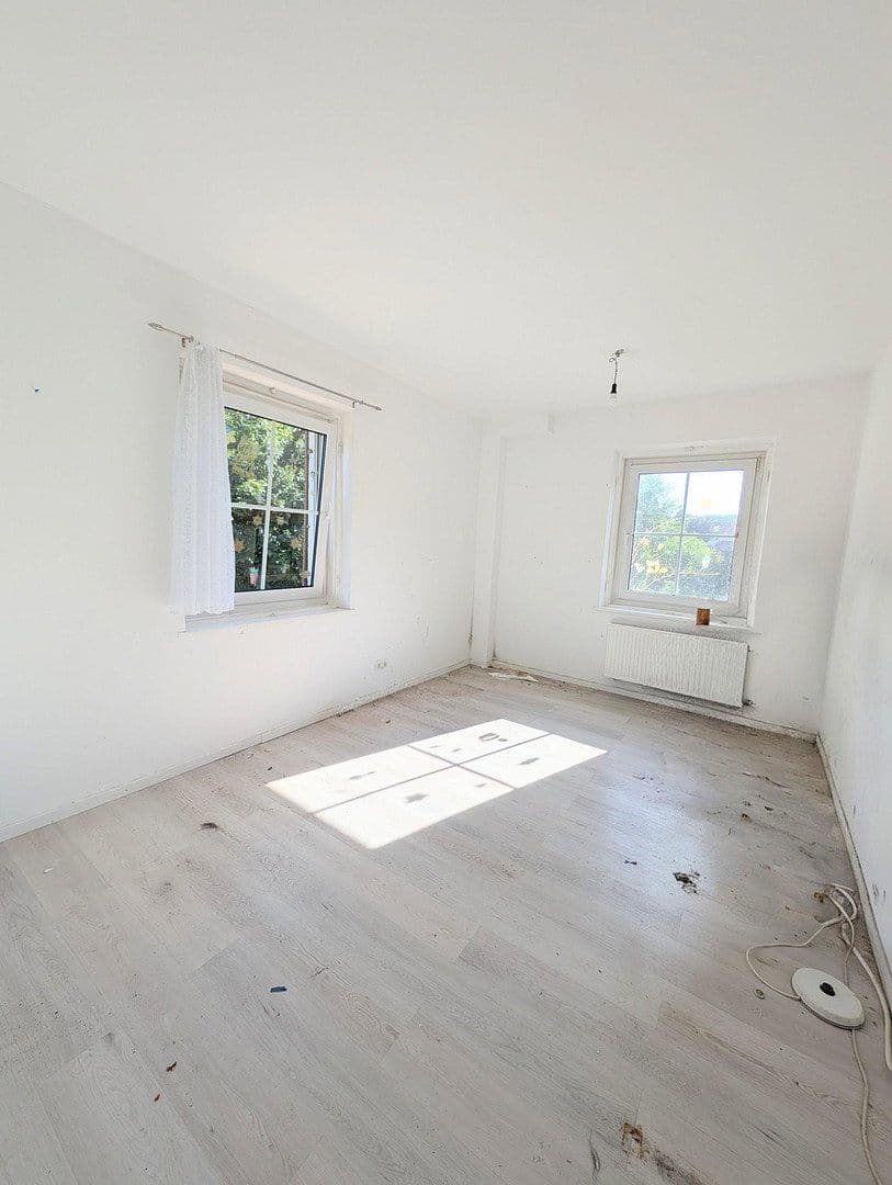 Prodej domu 250 m², pozemek 2.371 m², Schwabmüncher Str. 8, Mittelneufnach, Bavorsko Prodej domu 250 m², pozemek 2.371 m², Schwabmüncher Str. 8, Mittelneufnach, Bavorsko
