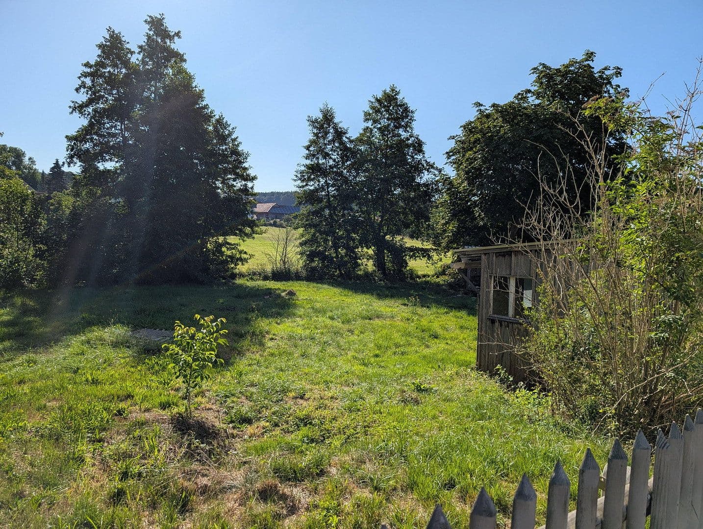 Prodej domu 250 m², pozemek 2.371 m², Schwabmüncher Str. 8, Mittelneufnach, Bavorsko Prodej domu 250 m², pozemek 2.371 m², Schwabmüncher Str. 8, Mittelneufnach, Bavorsko